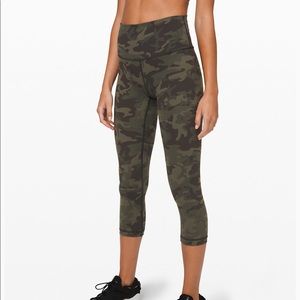 Lululemon Wunder Under Luxtreme crop